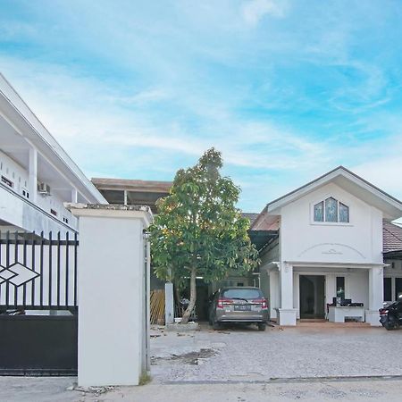Oyo 91681 Raysa Homestay Pekanbaru Exterior foto