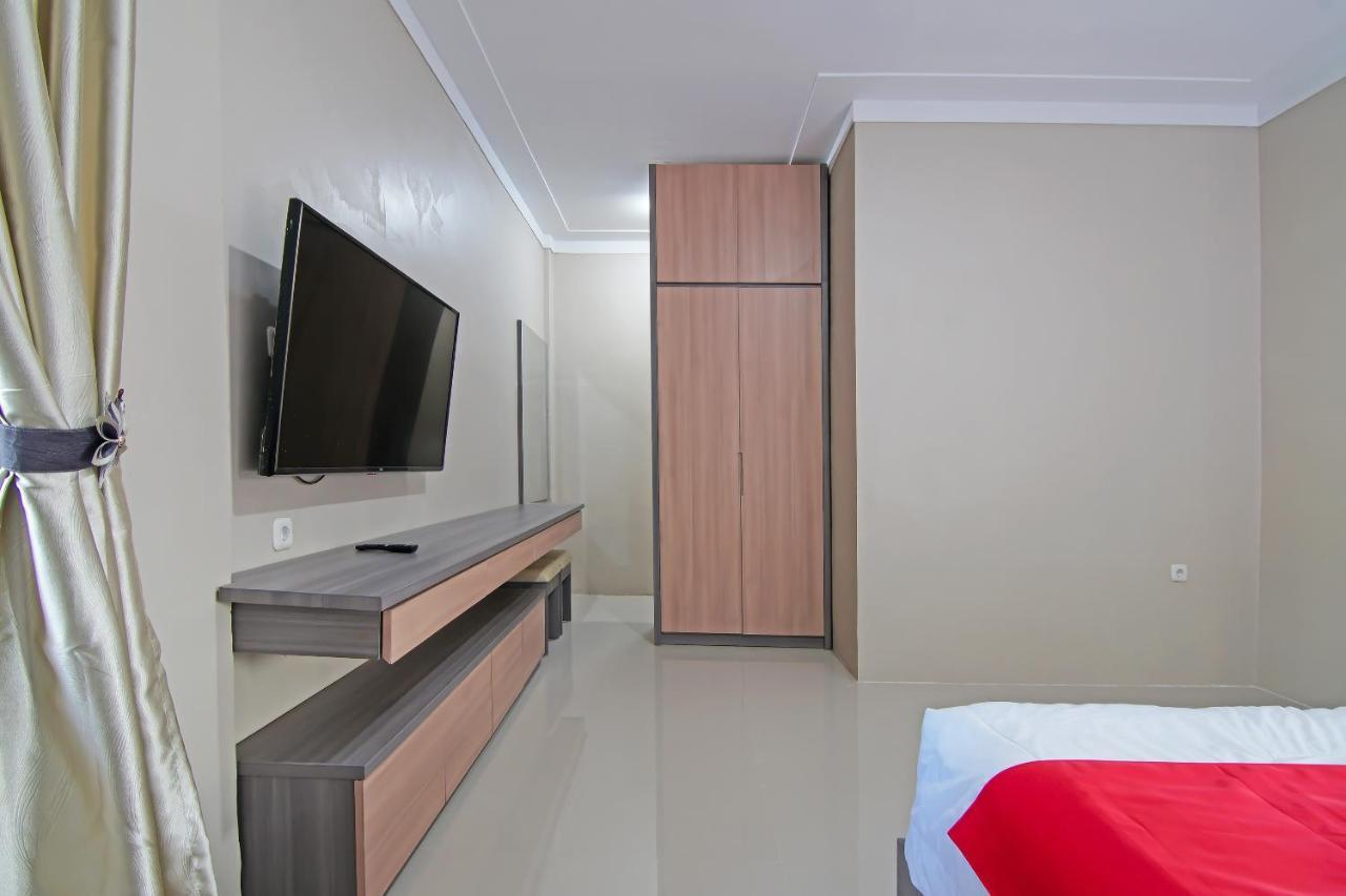 Oyo 91681 Raysa Homestay Pekanbaru Exterior foto