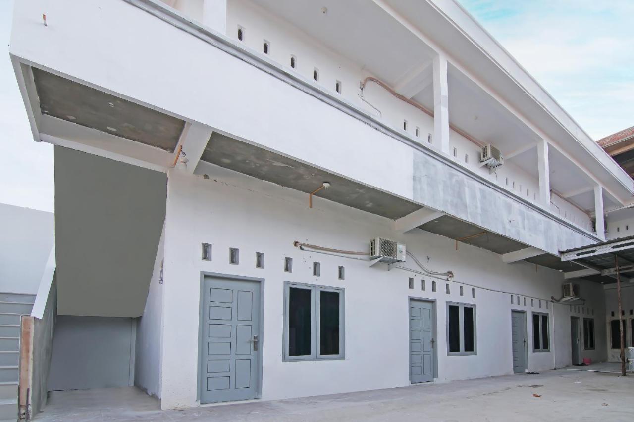 Oyo 91681 Raysa Homestay Pekanbaru Exterior foto