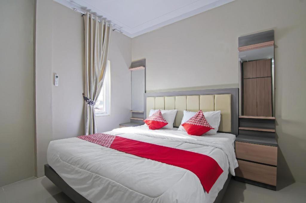 Oyo 91681 Raysa Homestay Pekanbaru Exterior foto